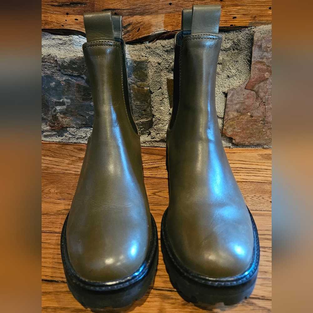 Everlane Green leather Chelsea Boots